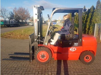 Electric forklift EP EFL302: picture 1