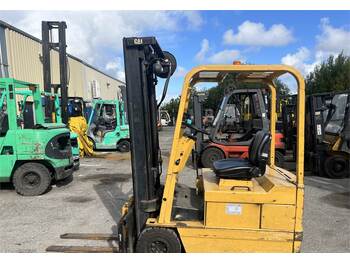 Leasing Caterpillar F30  - Electric forklift