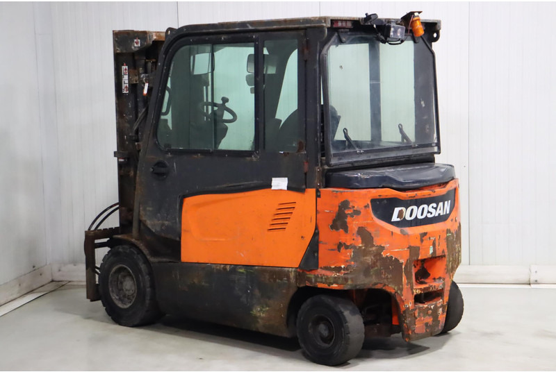 Electric forklift Doosan B35X-7