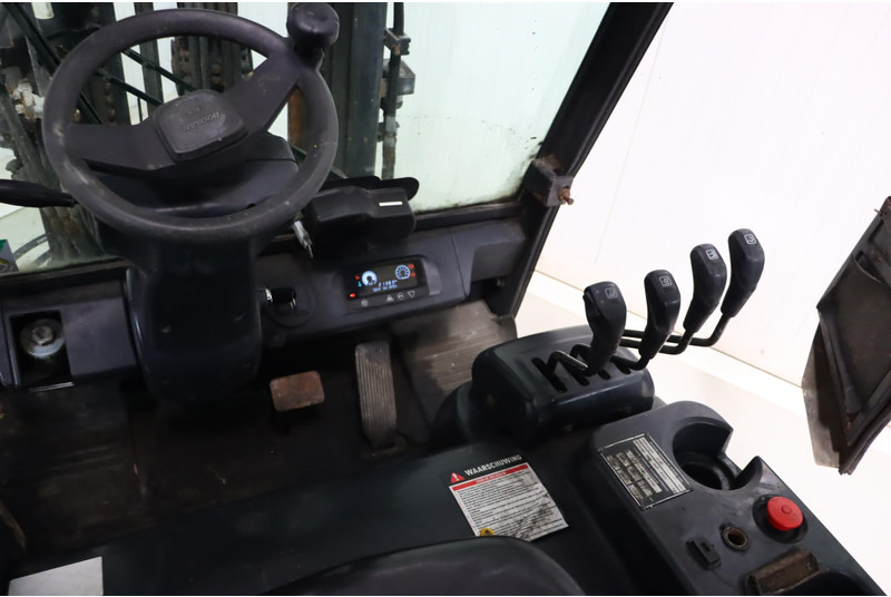 Electric forklift Doosan B35X-7