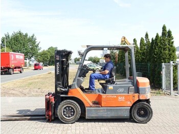 Electric forklift Toyota 7FBMF40