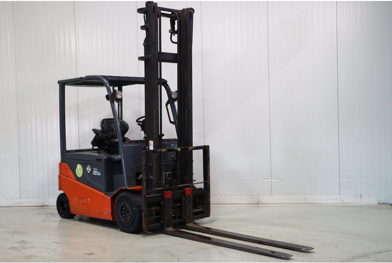 Electric forklift Toyota 8FBMT25
