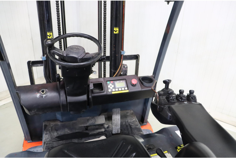 Electric forklift Toyota 8FBMT25