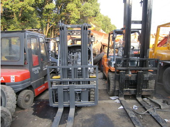 Diesel forklift KOMATSU FD30: picture 1