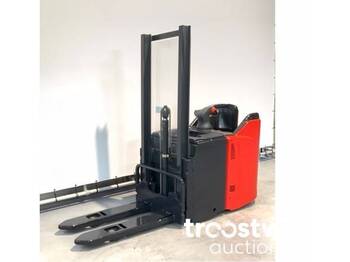 Stacker Linde L-12SP: picture 1