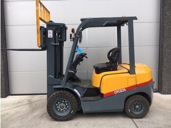 New Diesel forklift New RNT CPCD25: picture 1