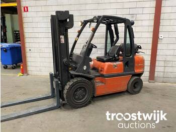 Forklift Nissan UGD02A30PQ: picture 1