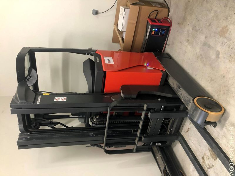 Reach truck Chariot élévateur à mât rétractable
