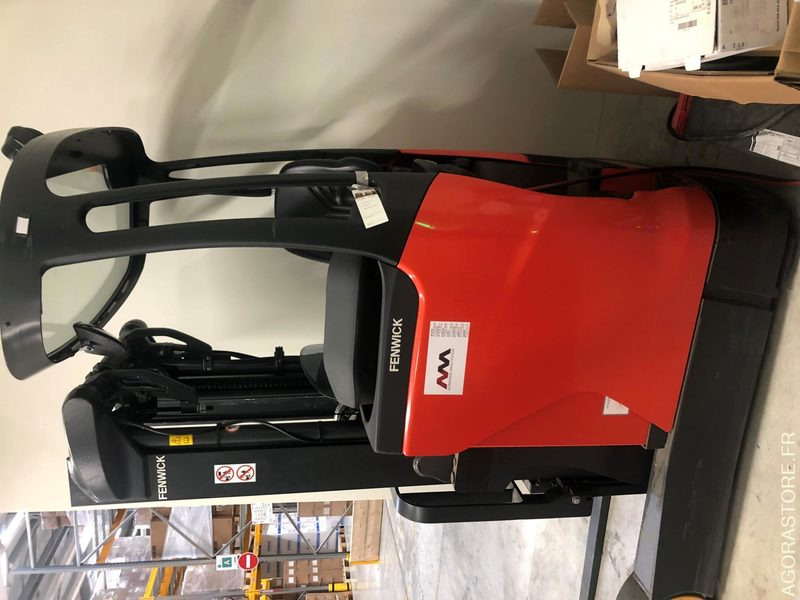 Reach truck Chariot élévateur à mât rétractable