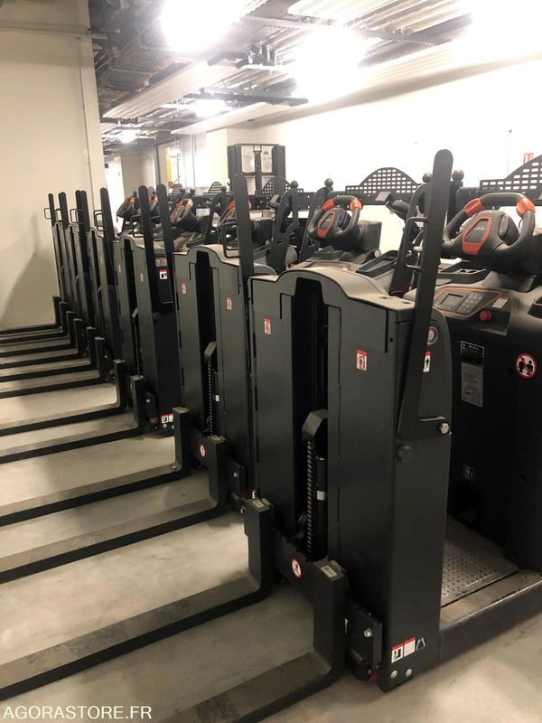 Stacker Gerbeur à plateforme élevable