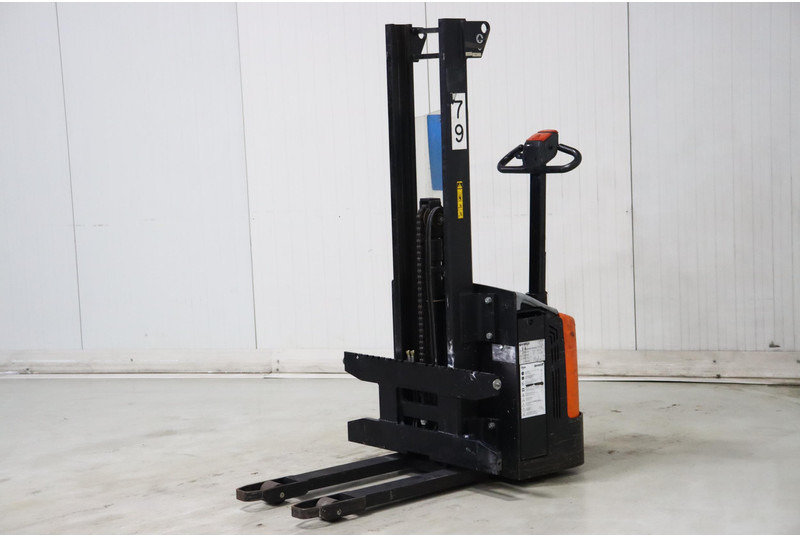 Stacker Rocla SW12ac
