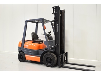 Diesel forklift TOYOTA 02-6FD25: picture 1