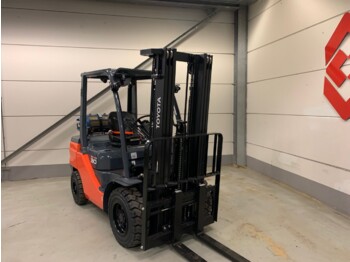Diesel forklift TOYOTA 02-8FGF30: picture 3