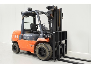 Diesel forklift TOYOTA 42-7FD45: picture 1