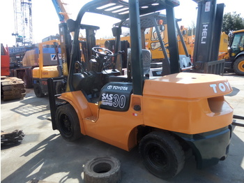 Diesel forklift TOYOTA FD30: picture 1