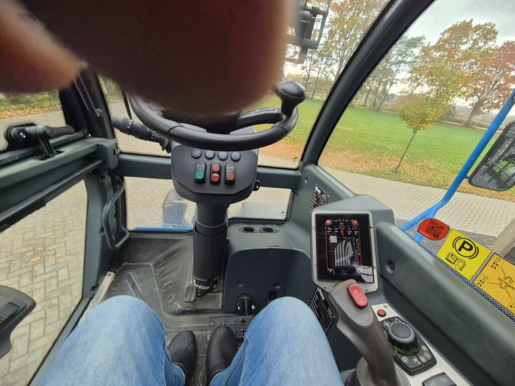 Telescopic handler MAGNI RTH 5.21