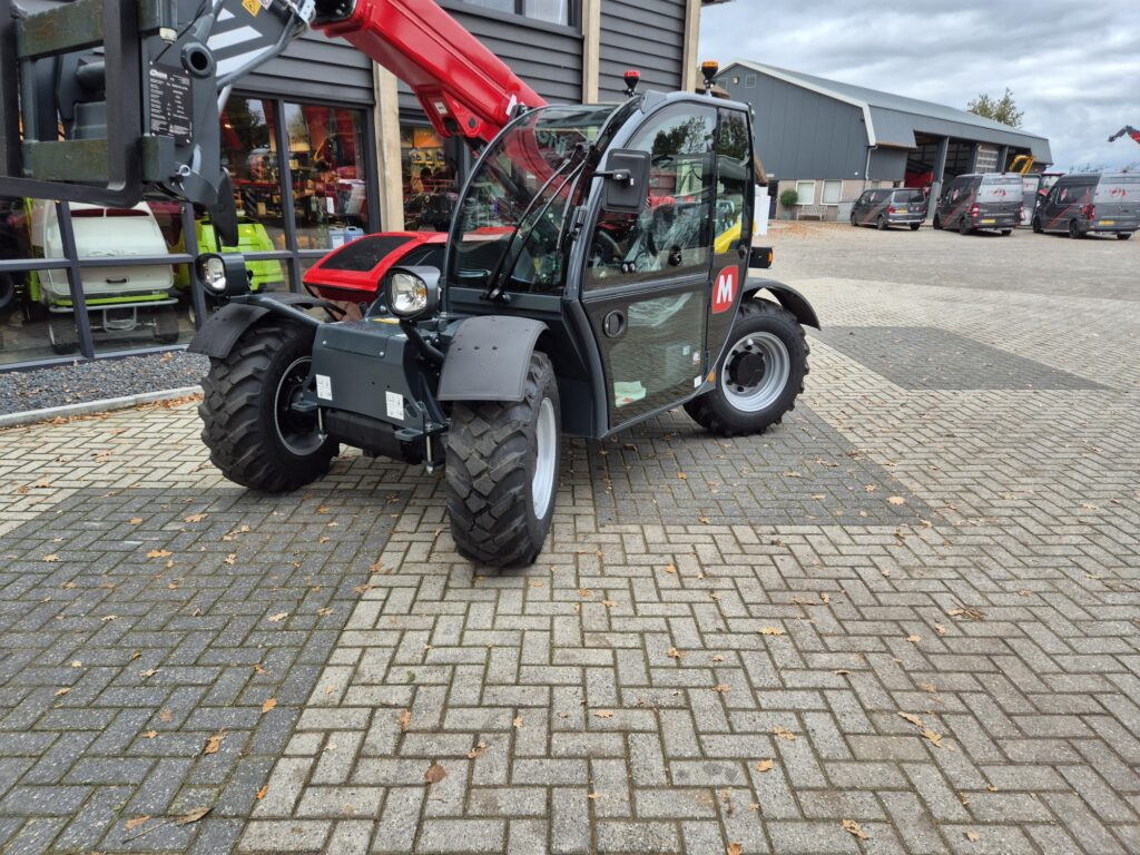 Telescopic handler MAGNI TH 3.6
