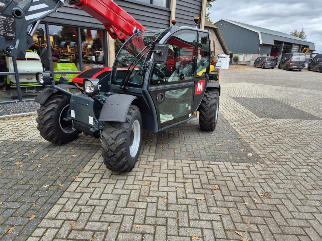 Telescopic handler MAGNI TH 3.6