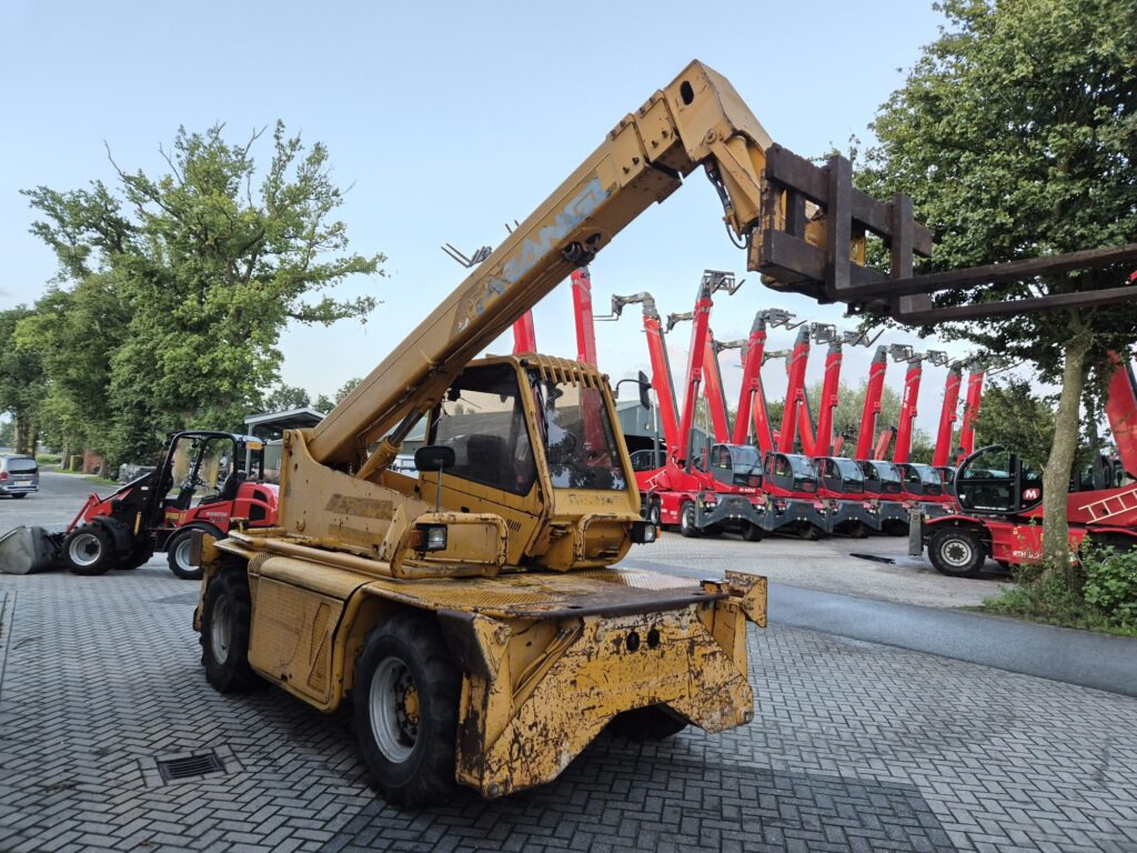 Telescopic handler MERLO Roto 30.13