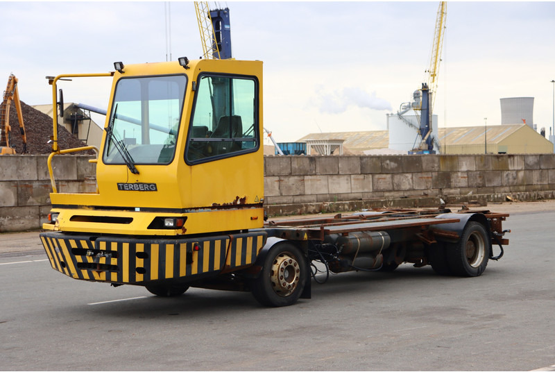 Terminal tractor Terberg BC182