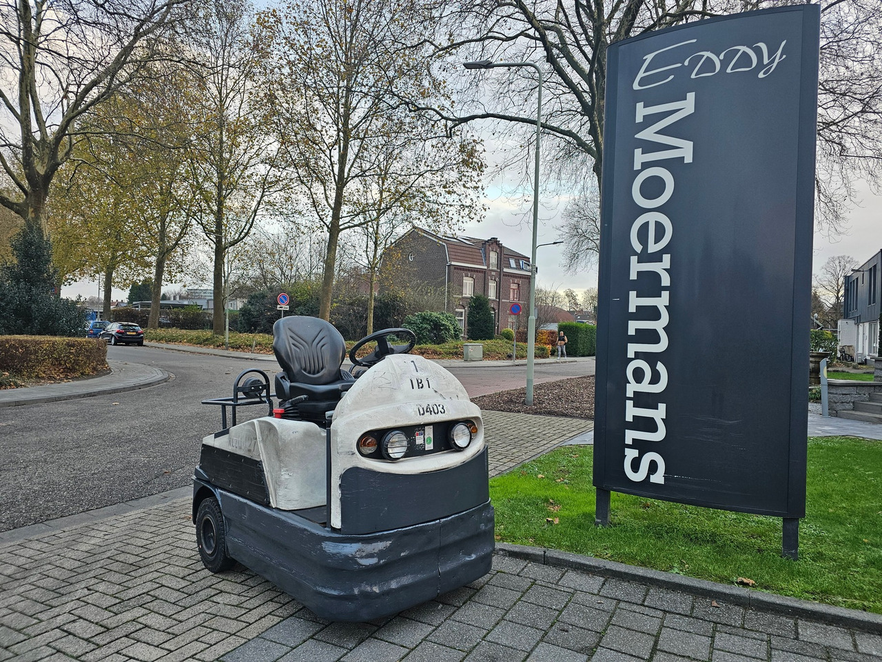 Tow tractor Still R06 Electro