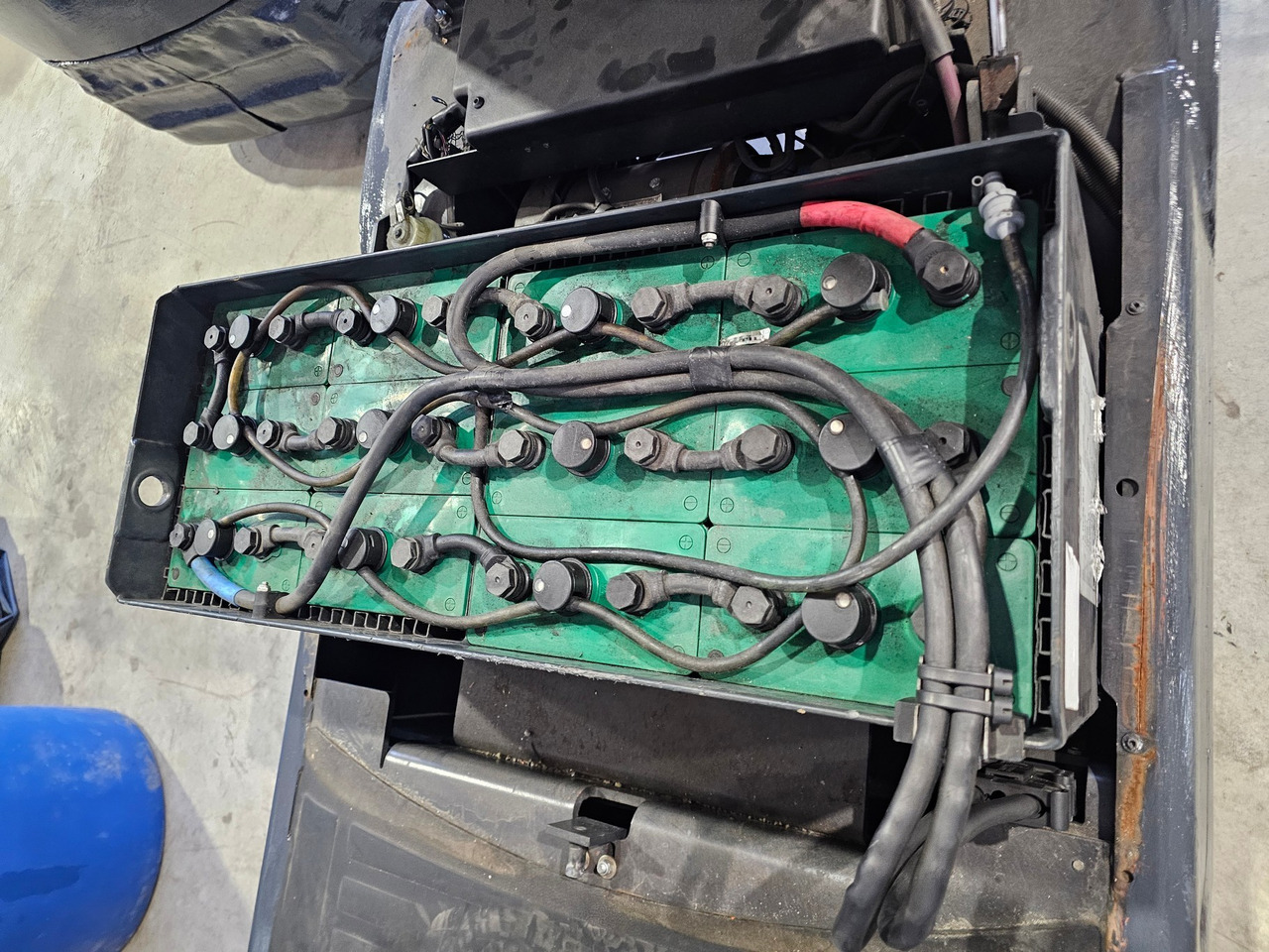 Tow tractor Still R06 Electro