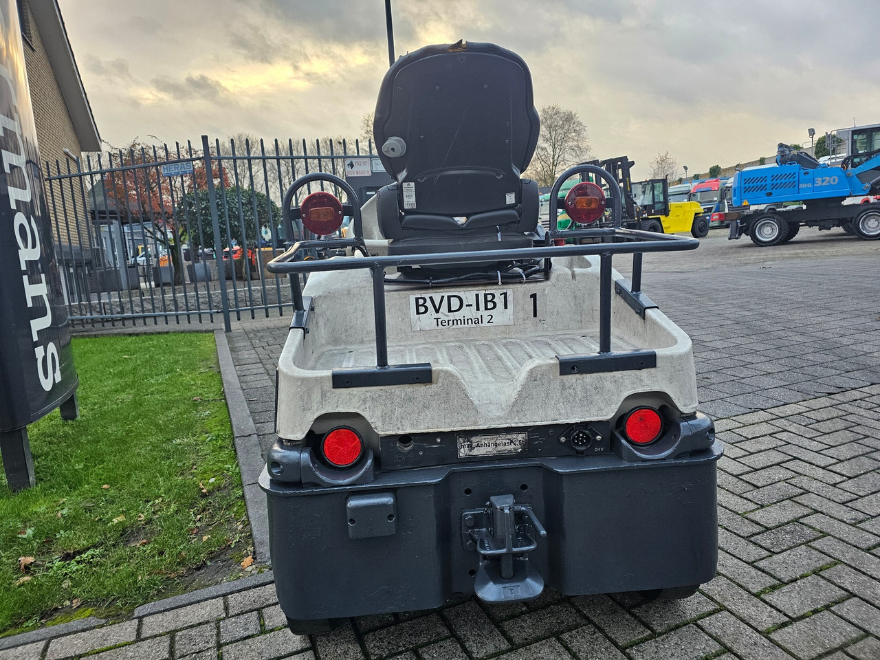 Tow tractor Still R06 Electro