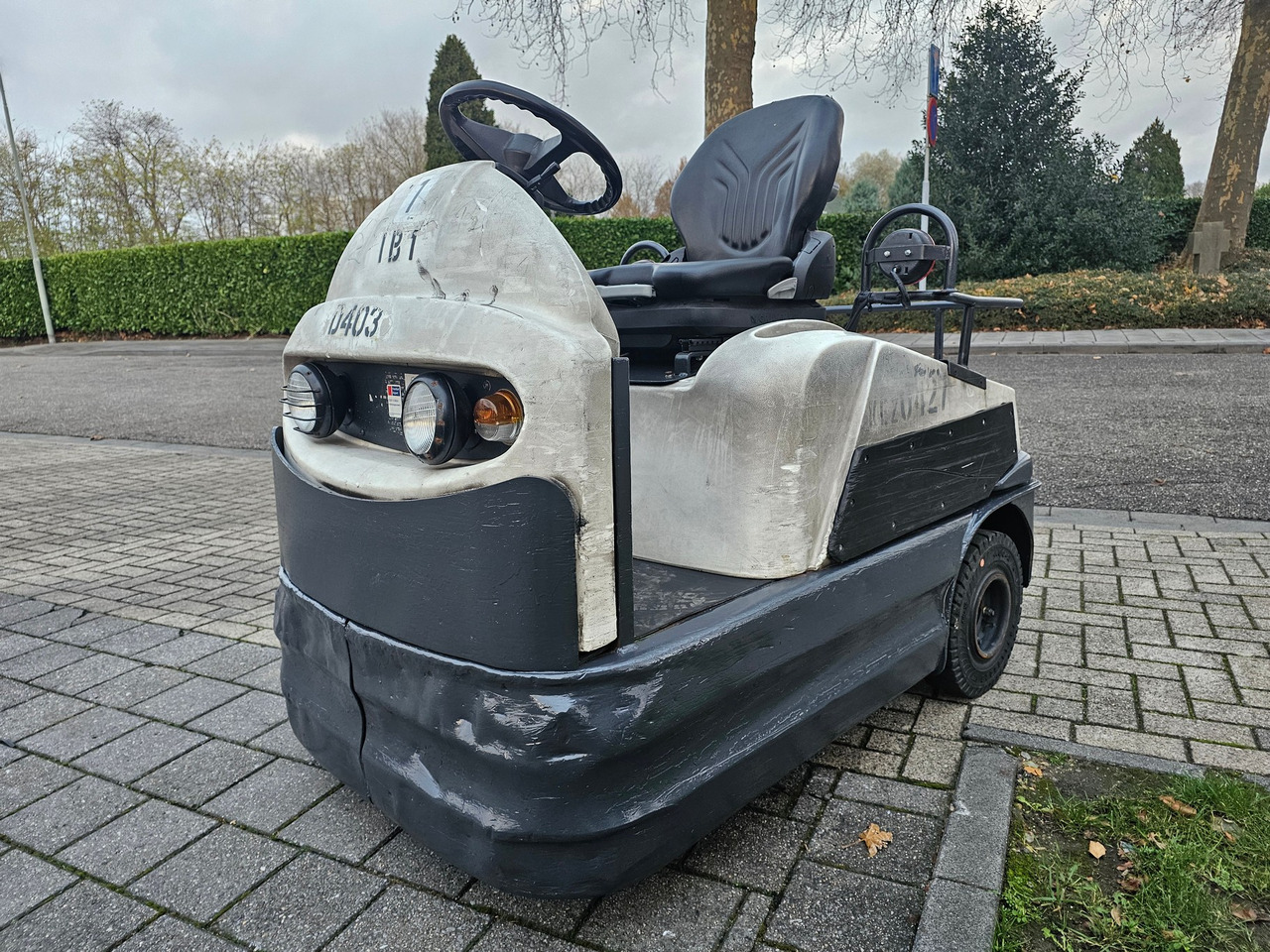 Tow tractor Still R06 Electro