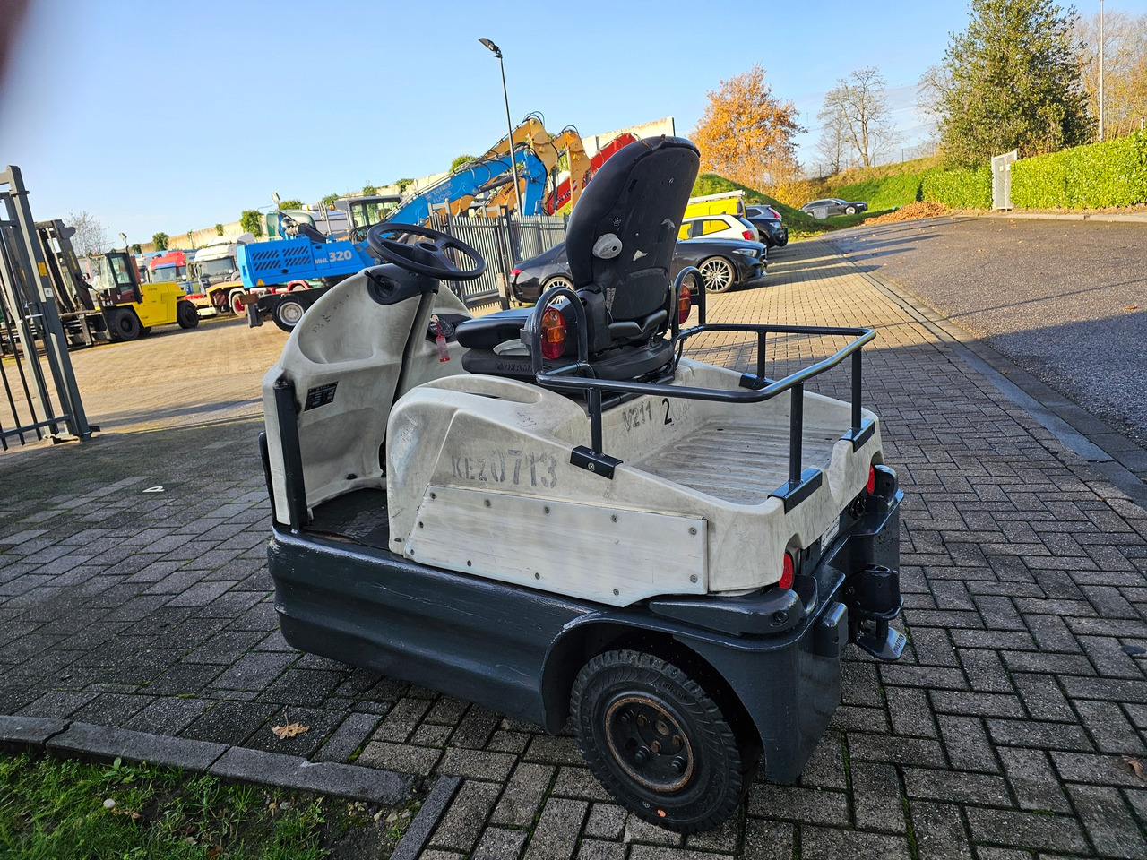Tow tractor Still R06 Electro