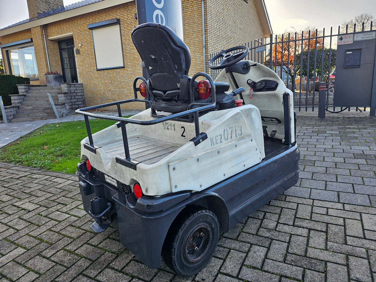 Tow tractor Still R06 Electro