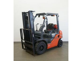 LPG forklift Toyota 02-8FGF20: picture 1