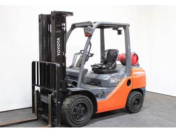 Forklift Toyota 02-8 FGF 30: picture 1