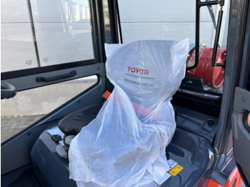 LPG forklift Toyota 02-8 FGF 30: picture 4