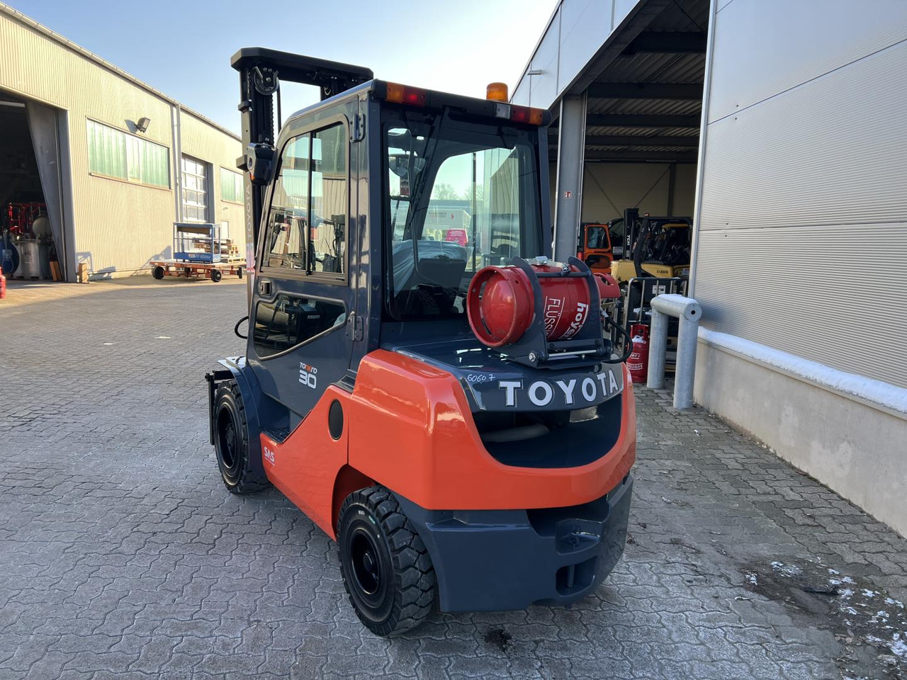 LPG forklift Toyota 02-8 FGF 30: picture 2