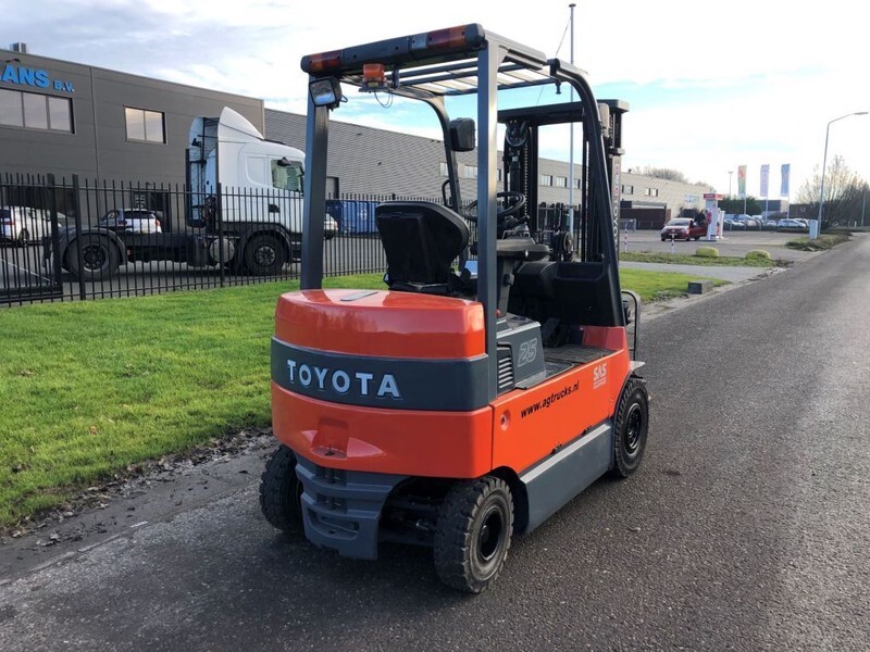 Electric forklift Toyota 7FBMF25: picture 7