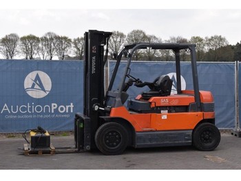 Diesel forklift Toyota 7FBMF40: picture 1