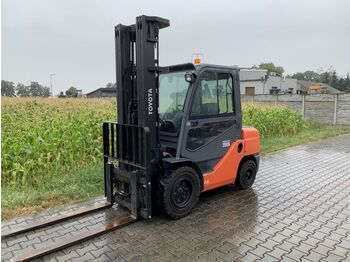 Diesel forklift Toyota 8FDJ35F: picture 1