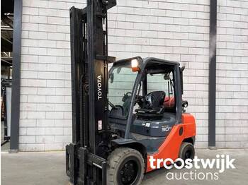 Forklift Toyota 8FG30: picture 1