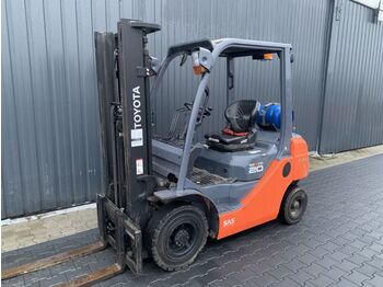 LPG forklift Toyota 8FGF20: picture 1
