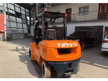 Diesel forklift Toyota FD30: picture 1