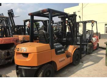 Diesel forklift Toyota FD30: picture 1