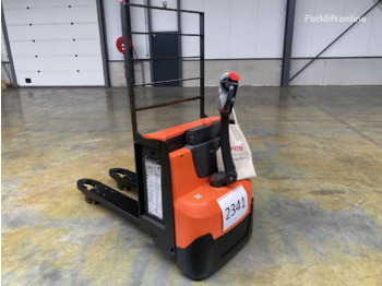 Pallet truck Toyota LWE200: picture 2