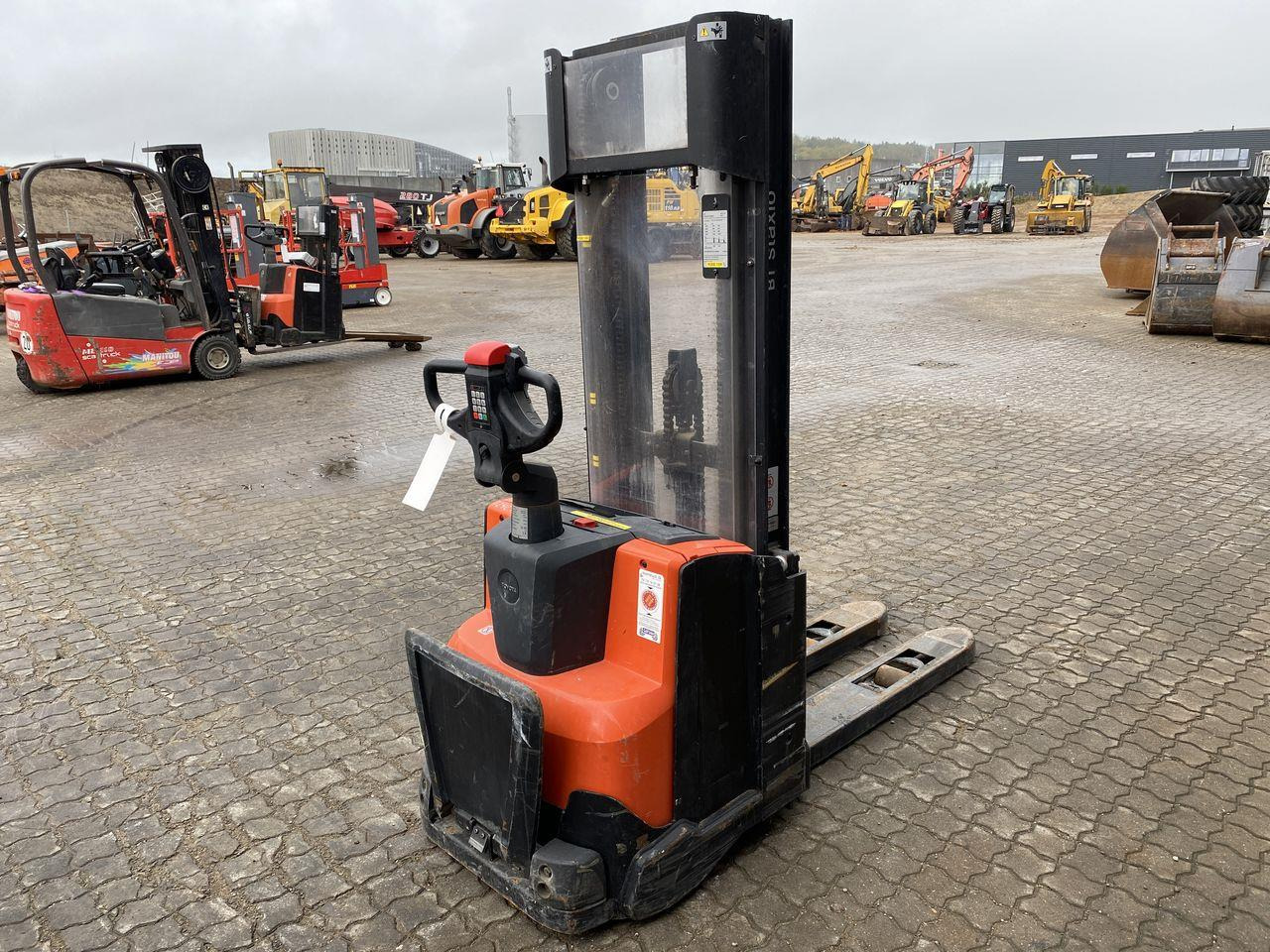 Warehouse equipment Toyota BT Staxio