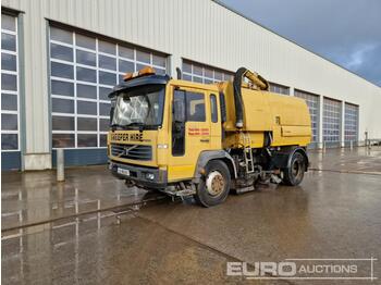 Road sweeper 2002 Volvo FL180: picture 1