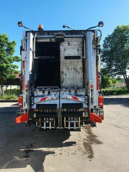 Garbage truck Scania P 410 LB 8x2*6 MNA VARIOPRESS ZÖLLER DELTA 2301