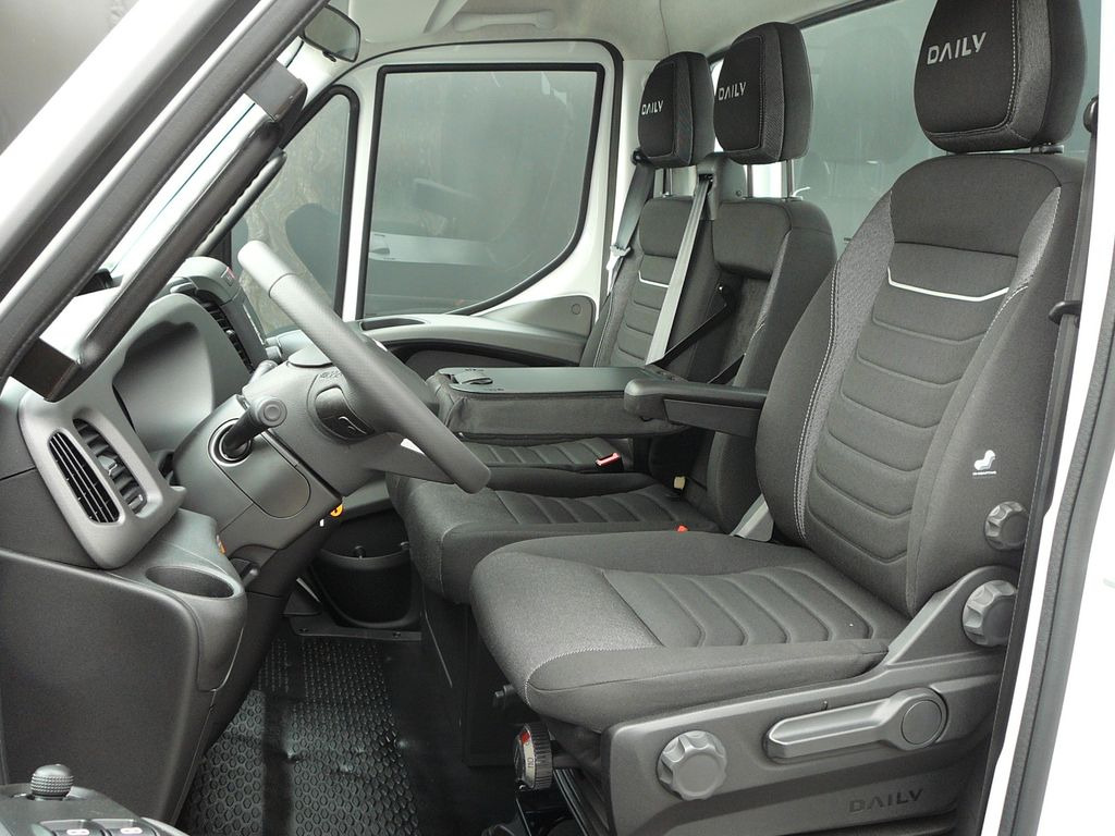 New Tow truck, Van Iveco Daily 35S18 Autotransporter Klimaaut. Premium: picture 17