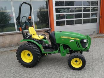 Municipal tractor, Compact tractor John Deere 2520: picture 1