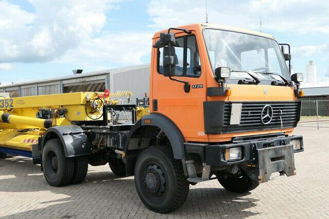 Road sweeper, Ground support equipment Mercedes-Benz 1729 AK 4x4/Flughafen/Kehrblasgerät/sep. Motor: picture 11