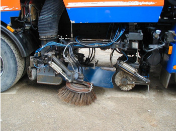 Mercedes-Benz 1829 Axor  - Road sweeper: picture 2