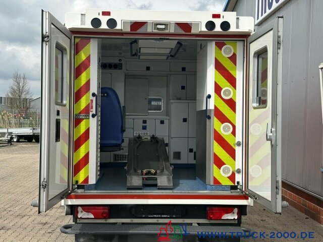 Ambulance Mercedes-Benz Sprinter 519 CDI RTW Rettung Krankenwagen 124TKM: picture 8
